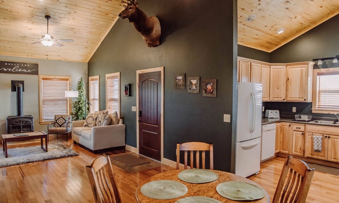 Montrose Cabin | Beautiful log cabin 7 miles from Black Canyon National Park