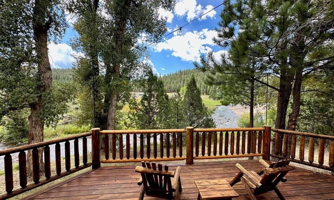 Mammoth Creek Cabin | Beautiful log home-dog friendly, creek & mountain views,close to national parks