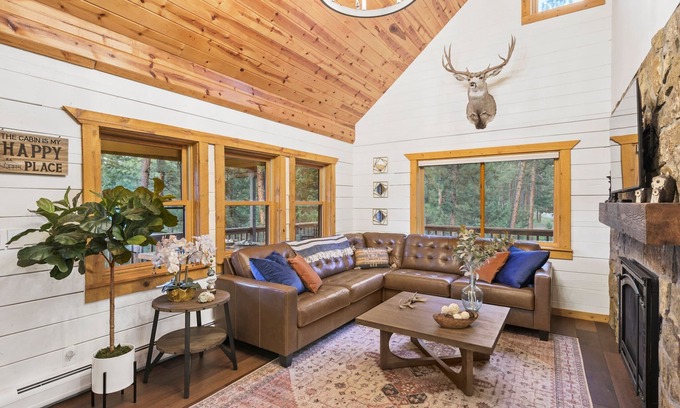 Evergreen Cabin | Beautiful, luxurious Evergreen cabin nestled in the mountains w/great views!