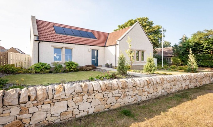 Kingsbarns House | Beautiful Modern Cottage in Heart of Charming Village