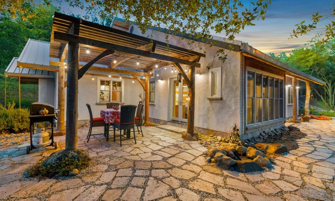 Sonora House | Beautiful, Modern Straw Bale House