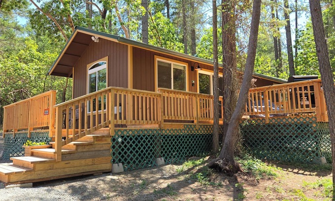Murphy Cabin | Beautiful new cabin in the heart of Southern Oregon Wine country.nLand of FUN!
