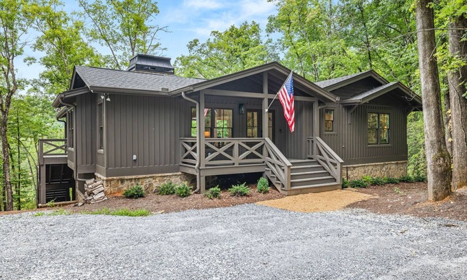 Wiley House | Beautiful New Home Overlooking breathtaking Lake Burton