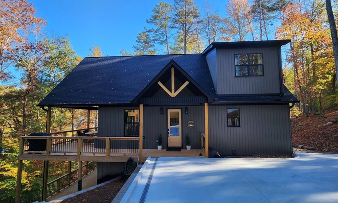 Sunset Cabin | BEAUTIFUL Newly Built Retreat w/Private Marina Boat Slip at Upper Lake Keowee!
