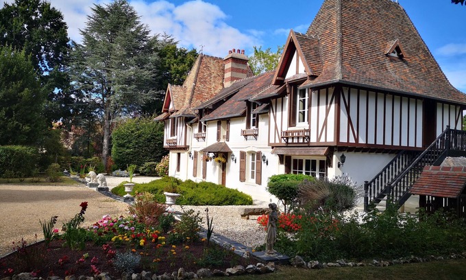 Honfleur House | Beautiful Norman House with private pool