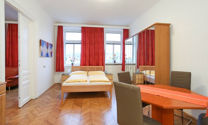 Josefstadt Apartment | Beautiful old building apartment for enterprising guests