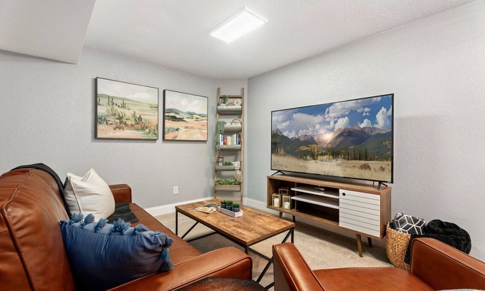 Martinez Park Apartment | Beautiful Old Town Apartment with Hot Tub & Bikes