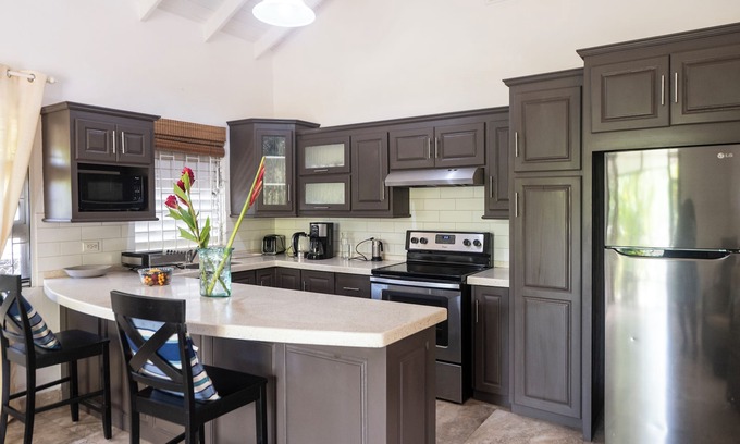 Clapham Cottage | Beautiful One bedroom cottage close to beach, golf and amenities