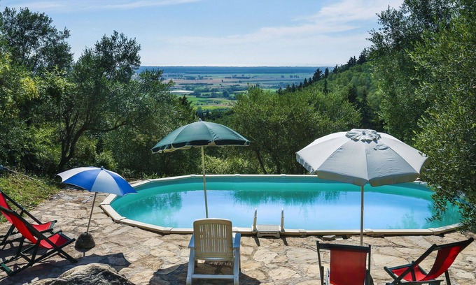 Vecchiano House | Beautiful private villa for 8 guests with private pool, TV, patio, pets allowed and parking