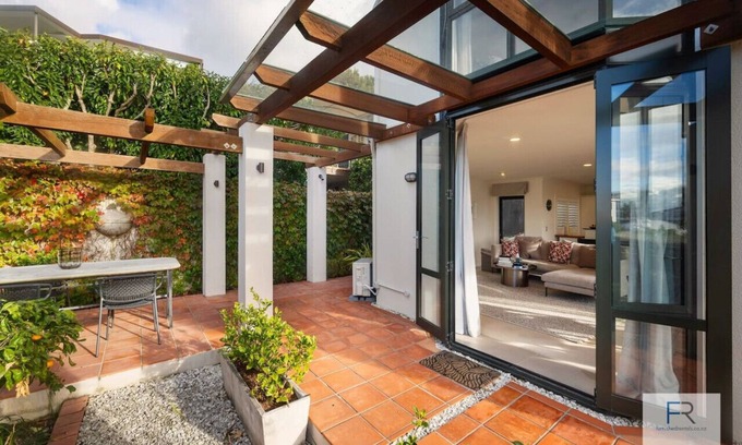 Parnell House | Beautiful Parnell Home with seaviews