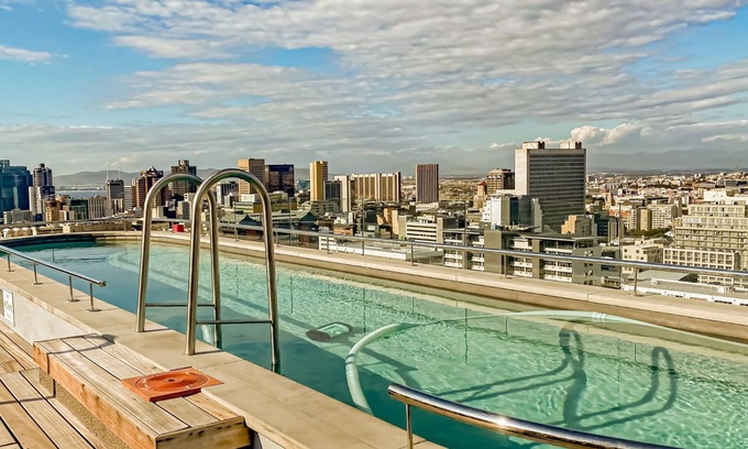 Schotsche Kloof Apartment | Beautiful Penthouse with Table Mountain Views & Pool (40 on L)