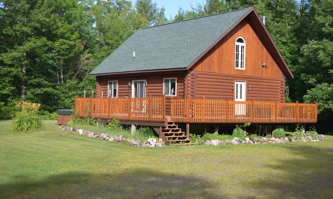Ladysmith Cabin | Beautiful Ponderosa Pine Log Cabin - Northwoods Retreat On 10 Acres
