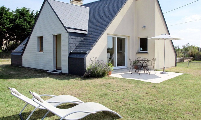 Anneville-sur-Mer House | Beautiful private villa for 4 guests with TV, terrace, pets allowed and parking