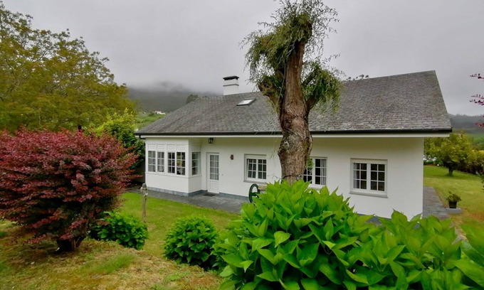 Mera de arriba Villa | Beautiful, private villa with expansive garden close to beaches.