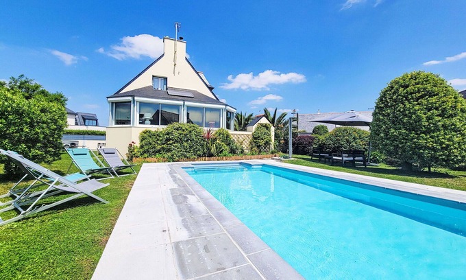 Auray Quiberon Terre Atlantique House | Beautiful private villa for 8 people with private pool, WIFI, TV, terrace, pets allowed and park.