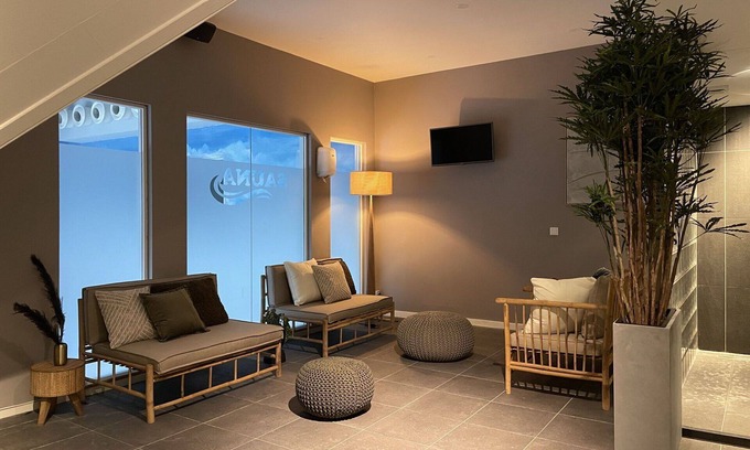 West-Graftdijk House | Beautiful private villa for 6 guests with WIFI, TV, terrace and parking