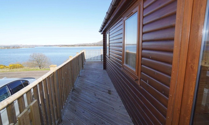 Kinross House | Beautiful private villa for 6 people with WIFI, TV, balcony, pets allowed and parking