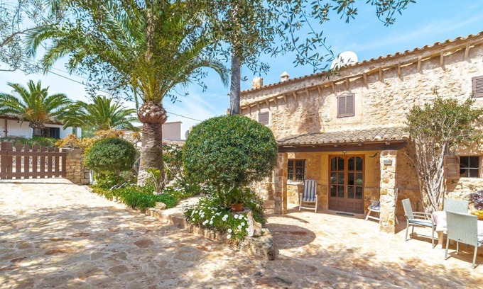 Cala Llombards House | Beautiful private villa for 6 guests with TV, balcony, pets allowed and parking