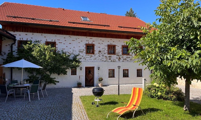 Regau Villa | Beautiful private villa for 8 people with WIFI, TV, terrace and pets allowed