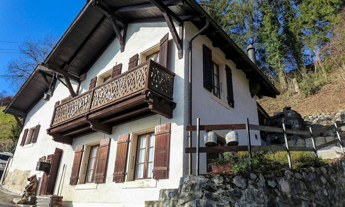 Les Posses-sur-Bex House | Beautiful private villa for 6 guests with WIFI, TV, terrace, pets allowed and parking