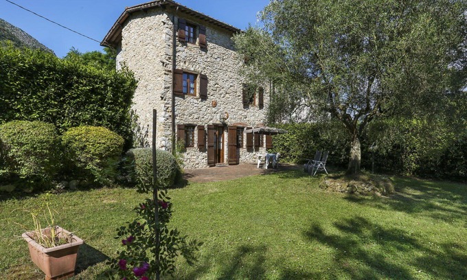 Santa Maria del Giudice Villa | Beautiful private villa for 8 people with WIFI, TV, patio, pets allowed and parking