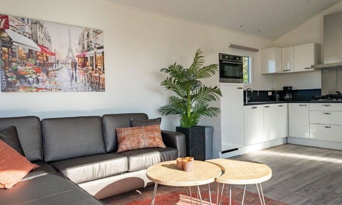 Linden House | Beautiful private villa for 4 guests with WIFI, TV, terrace and parking