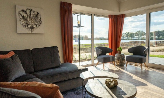Linden House | Beautiful private villa for 6 guests with WIFI, TV, terrace and parking