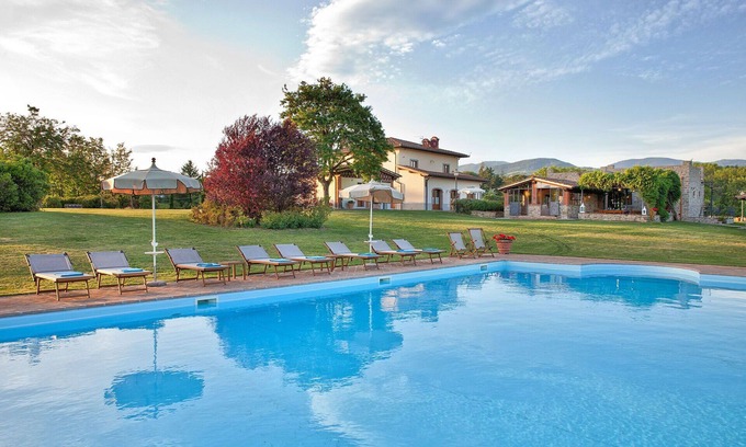 Porrena Villa | Beautiful private villa with private pool, WIFI, TV, patio, pets allowed, panoramic view and par.