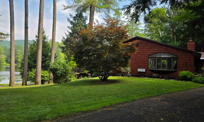 Lake Luzerne House | Beautiful Ranch on private lake in the Adirondacks