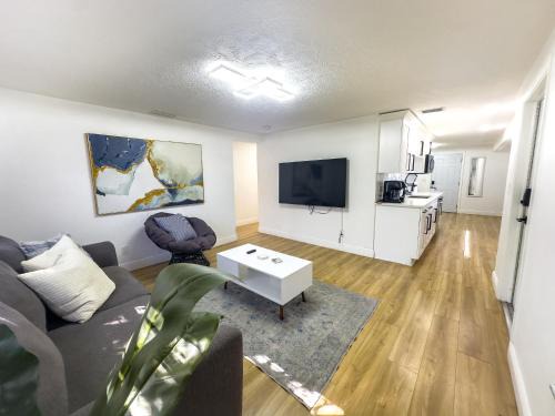 Egypt Lake-Leto House | Beautiful&relaxing Central Location 2 Kings