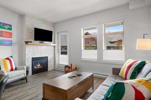 Canmore House | Beautiful Renovated Wolf 2Bed 2Bath