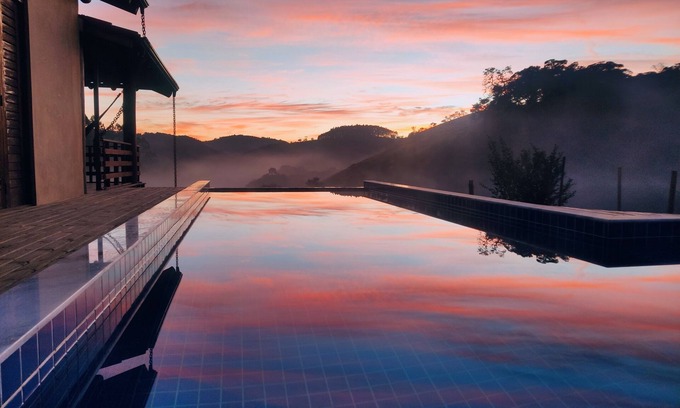 Cunha Cottage | Beautiful Site with private waterfall, 4 km from Cunha
