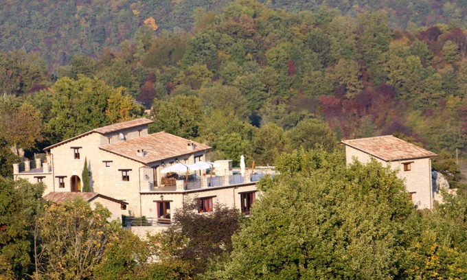 Fassinoro House | Beautiful stone hamlet - Entire Structure