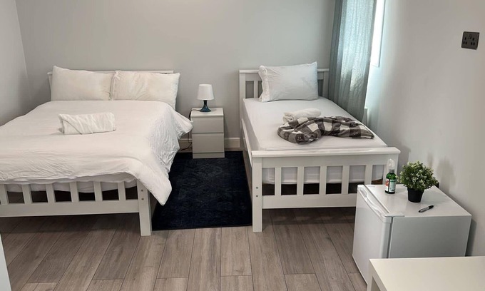 Acton Apartment | Beautiful Studio in London