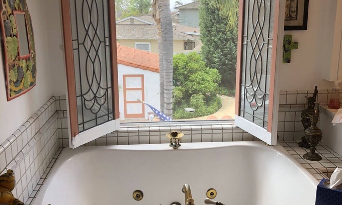 Downey Apartment | Beautiful studio with nice jacuzzi and steam bath in the shower
