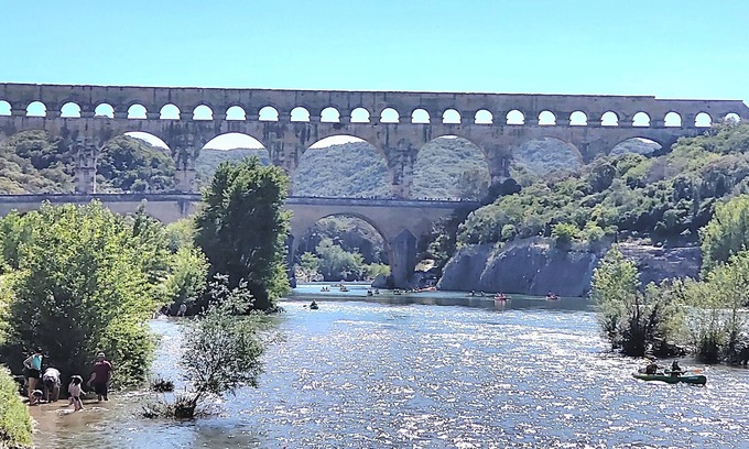 Remoulins Apartment | Beautiful T3, 700 m from the Pont du Gard