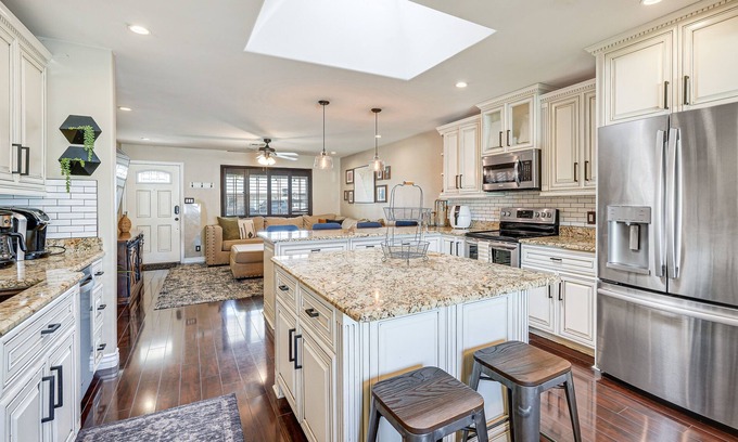 Tempe House | Beautiful Tempe Home w/Yard - 3 Mi to ASU!