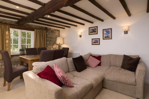 Newton Abbot House | Beautiful Thatched Cottage in Heart of Dartmoor