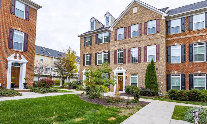Richmond House | Beautiful Townhouse - perfect Short Pump location