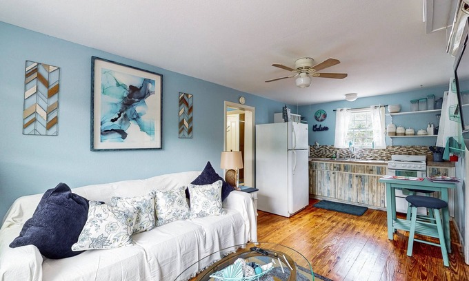 Chassahowitzka House | Beautiful triplex w/cable, washer/dryer, & board games
