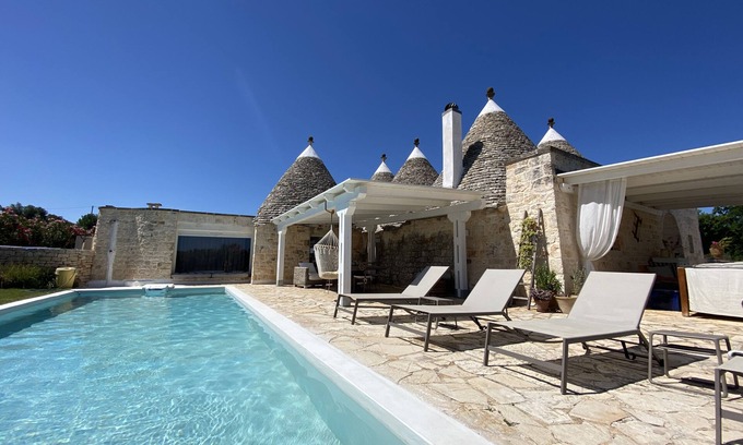 Ostuni House | BEAUTIFUL TRULLO WITH SWIMMING POOL IN THE OSTUNI COUNTRYSIDE