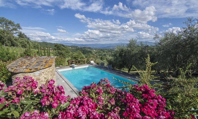 Grezzano Villa | Beautiful villa in the heart of Mugello. Pool, jacuzzi, sauna.