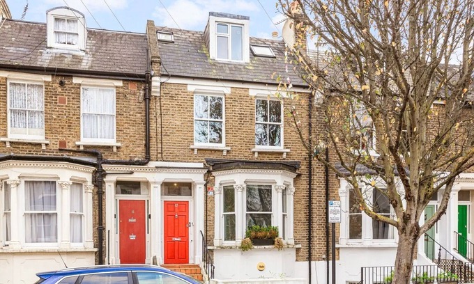 Fulham Broadway House | Beautiful Victorian in West Kensington. 3 Beds, 2.5 bath and a large terrace.