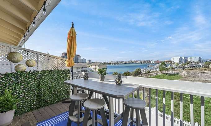 Holiday Isle Condo | Beautiful View of Destin Harbor Retreat. 1 bedroom/1 bath.