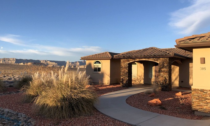 Greenehaven House | Beautiful views! Custom Home, Hot Tub, Lake Powell, Antelope Cyn WiFi, EV Charge
