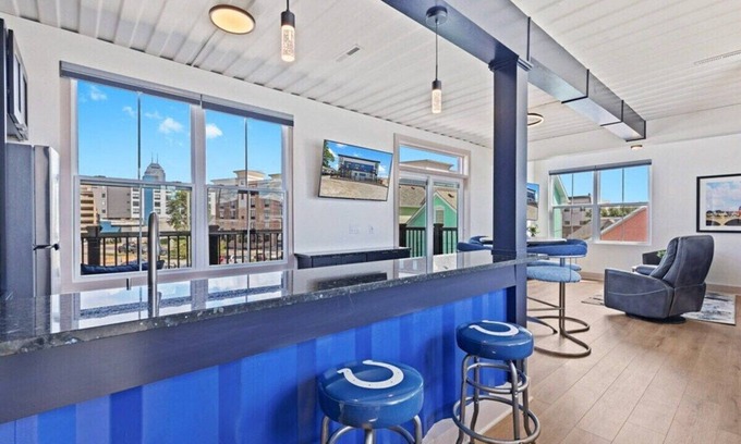 Babe Denny Apartment | Beautiful Views of Indy Skyline! Custom Home