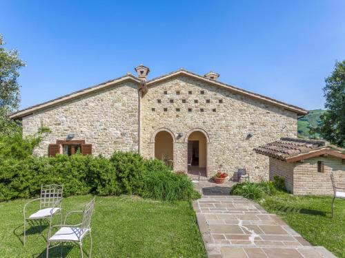 Belforte allʼIsauro Villa | Beautiful Villa in Belforte all'Isauro with Swimming Pool