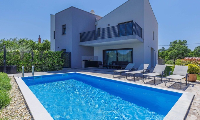 Vrznaveri House | Beautiful villa for 6 guests with A/C, private pool, WIFI, TV, terrace, pets allowed and parking