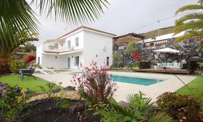 Armenime Villa | Beautiful villa for 6 people, Wifi, private heated pool, beach at 9 min by car
