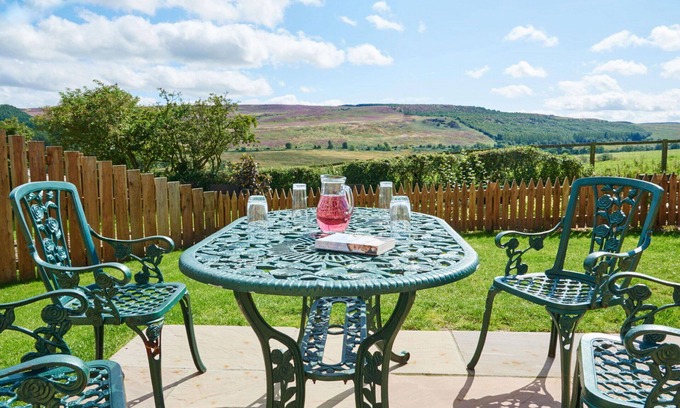 Edlingham House | Beautiful villa for 4 people with WIFI, TV, pets allowed and parking